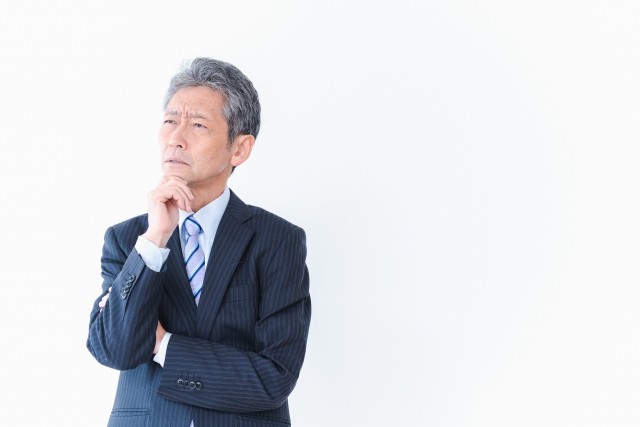 悩む男性